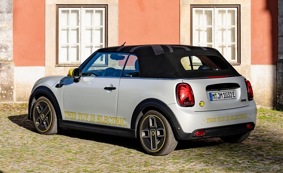 MINI クーパー SE コンバーチブル《photo by MINI》