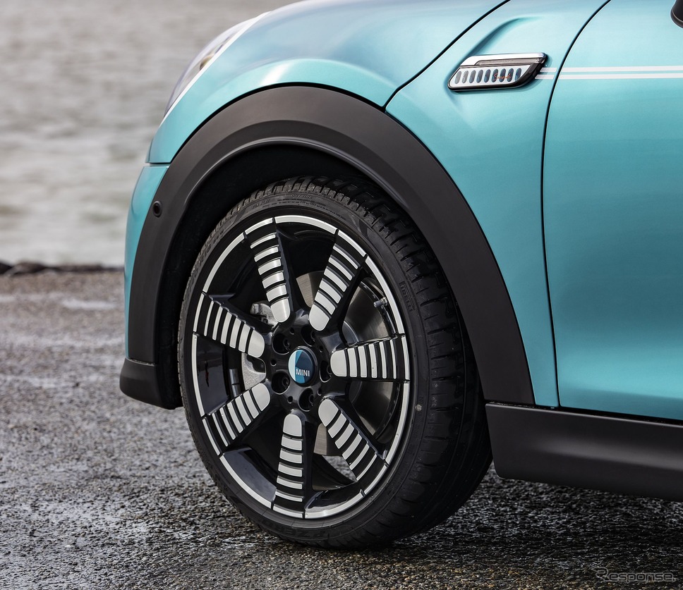 MINI コンバーチブル の「シーサイドエディション」《photo by MINI》