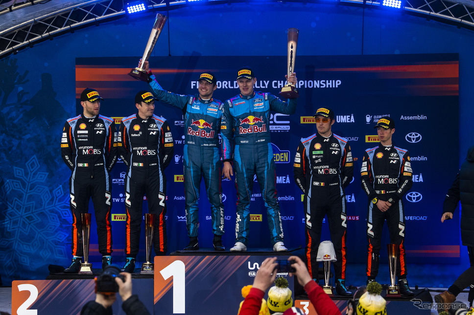 今季2023年のWRC第2戦スウェーデン、ブリーン選手は自己最高位タイの2位に入っていた（左から2人目）。《Photo by Red Bull》