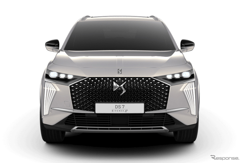 DS 7（クリスタル パール）《写真提供 Stellantisジャパン》
