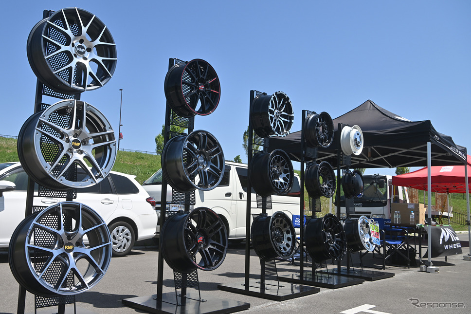ファンの目を惹くアイテムを展示していたメーカーブースに注目〜トーヨータイヤファンミーティング2023inさいたま〜《写真撮影 土屋勇人》