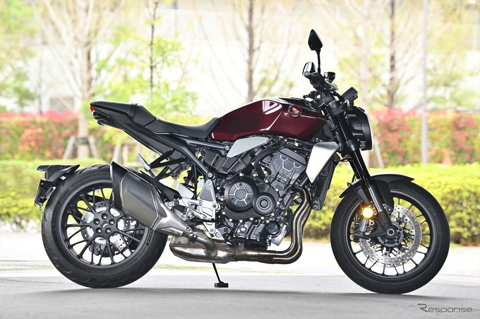 ホンダ CB1000R ボルドーレッドメタリック/167万900円。CB1000R Black Editionも用意され、そちらは171万6000円《写真撮影 真弓悟史》