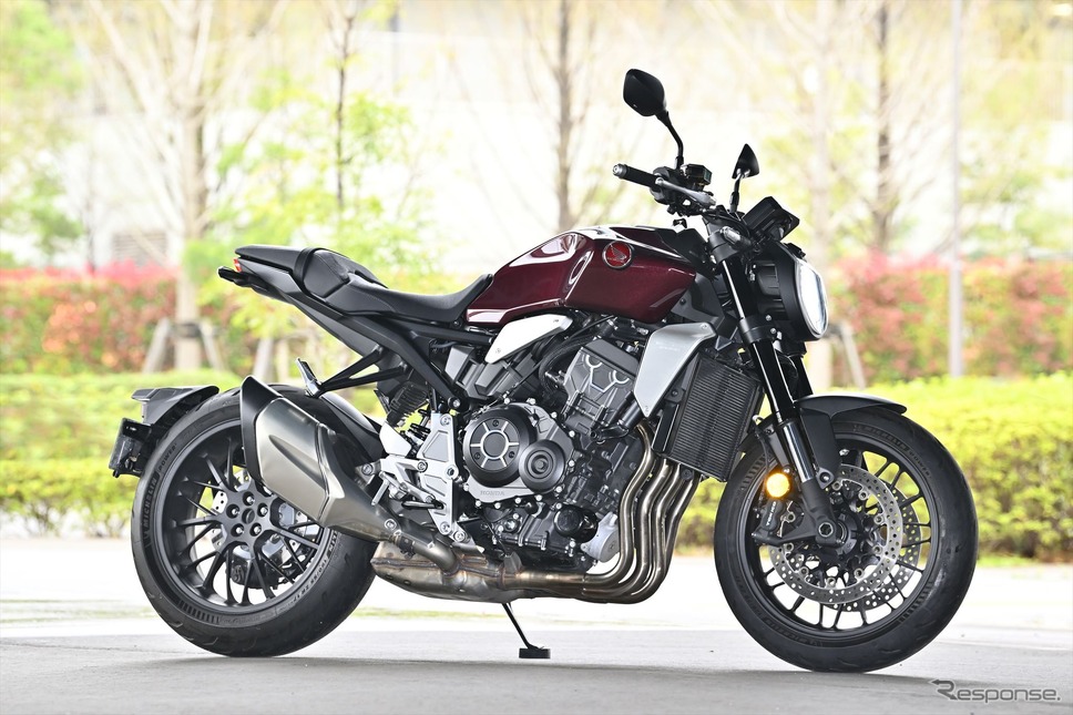 ホンダ CB1000R。無機質な水冷エンジンを見せるデザインにするため、一部を切削してアレンジ《写真撮影 真弓悟史》