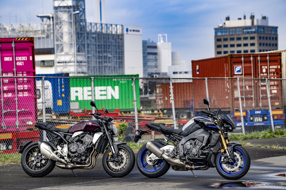 ホンダ CB1000R(左)とヤマハ MT-10 SP(右)《写真撮影 真弓悟史》