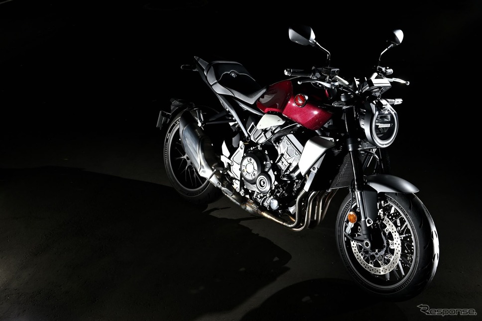 水冷4ストロークDOHC4バルブ並列4気筒。排気量は998ccで145psを10,500rpmで発揮《写真撮影 真弓悟史》
