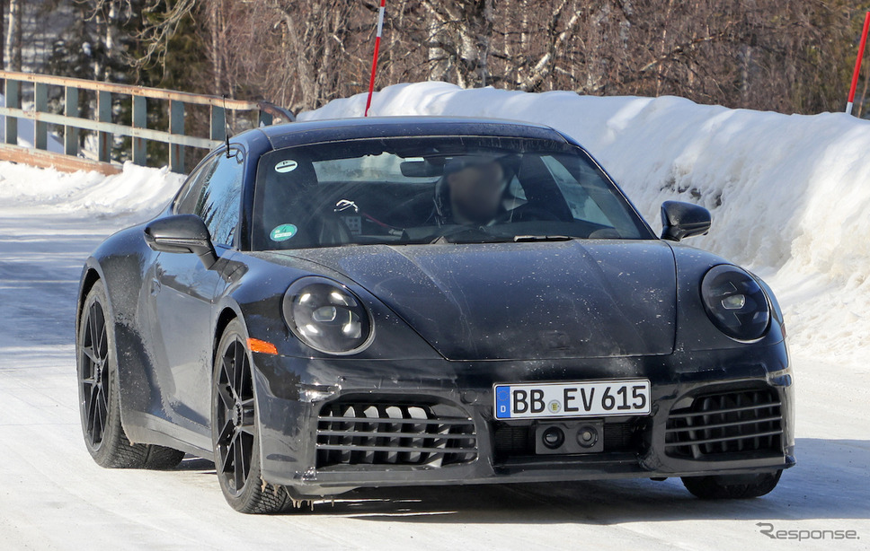 ポルシェ 911 GTS 改良新型プロトタイプ(スクープ写真)《APOLLO NEWS SERVICE》