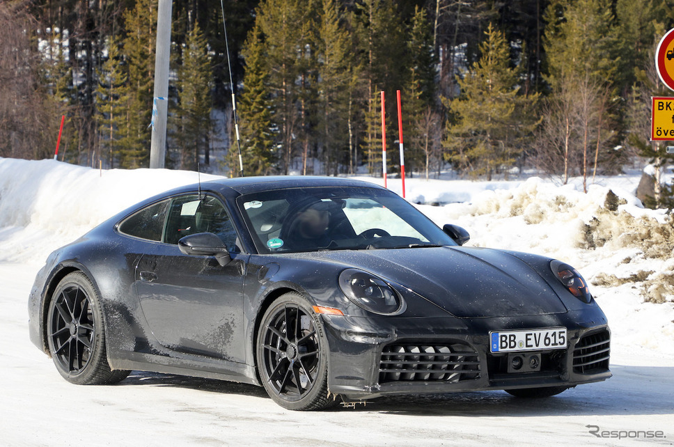 ポルシェ 911 GTS 改良新型プロトタイプ(スクープ写真)《APOLLO NEWS SERVICE》