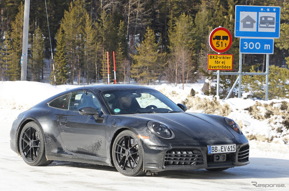 ポルシェ 911 GTS 改良新型プロトタイプ(スクープ写真)《APOLLO NEWS SERVICE》