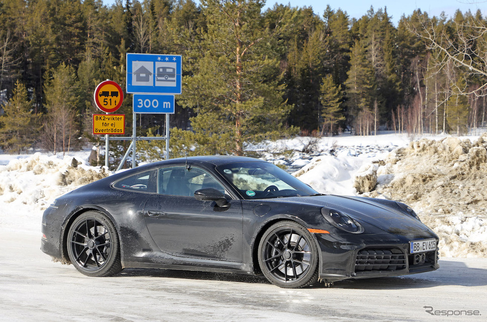 ポルシェ 911 GTS 改良新型プロトタイプ(スクープ写真)《APOLLO NEWS SERVICE》