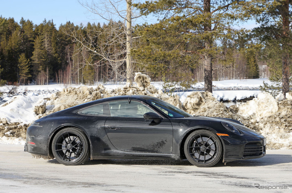 ポルシェ 911 GTS 改良新型プロトタイプ(スクープ写真)《APOLLO NEWS SERVICE》