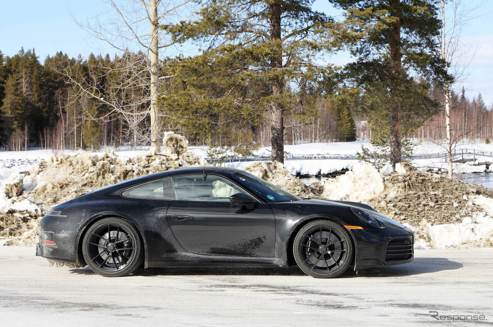 ポルシェ 911 GTS 改良新型プロトタイプ(スクープ写真)《APOLLO NEWS SERVICE》