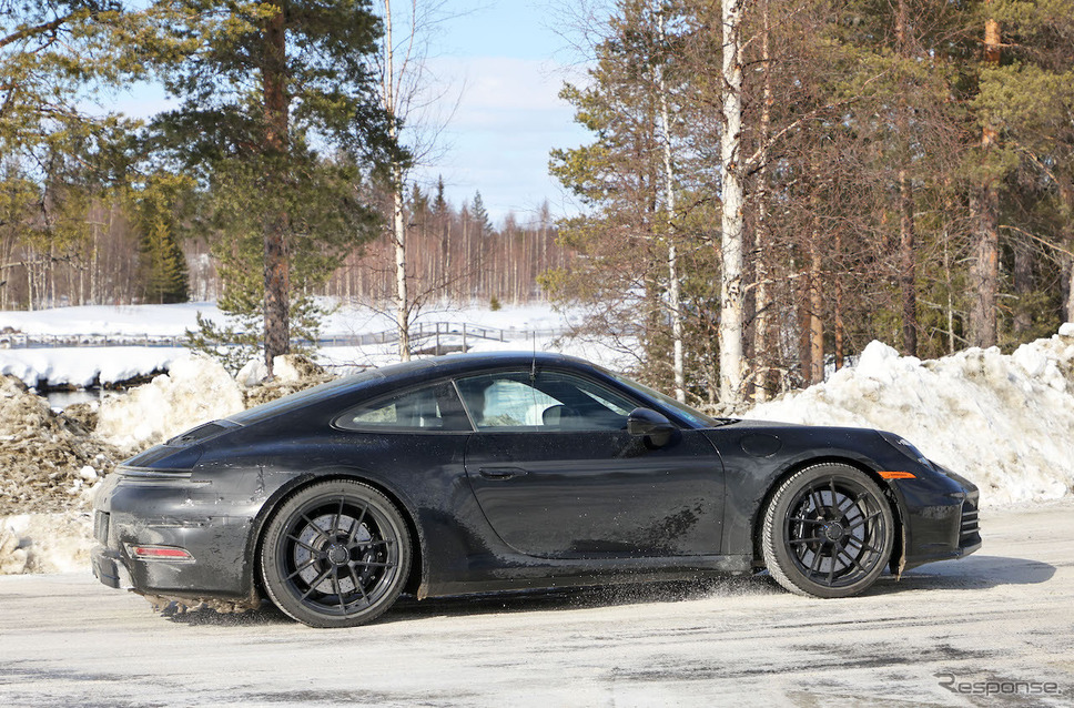 ポルシェ 911 GTS 改良新型プロトタイプ(スクープ写真)《APOLLO NEWS SERVICE》