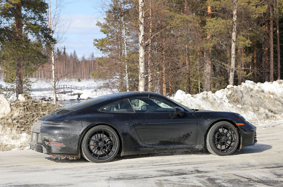 ポルシェ 911 GTS 改良新型プロトタイプ(スクープ写真)《APOLLO NEWS SERVICE》