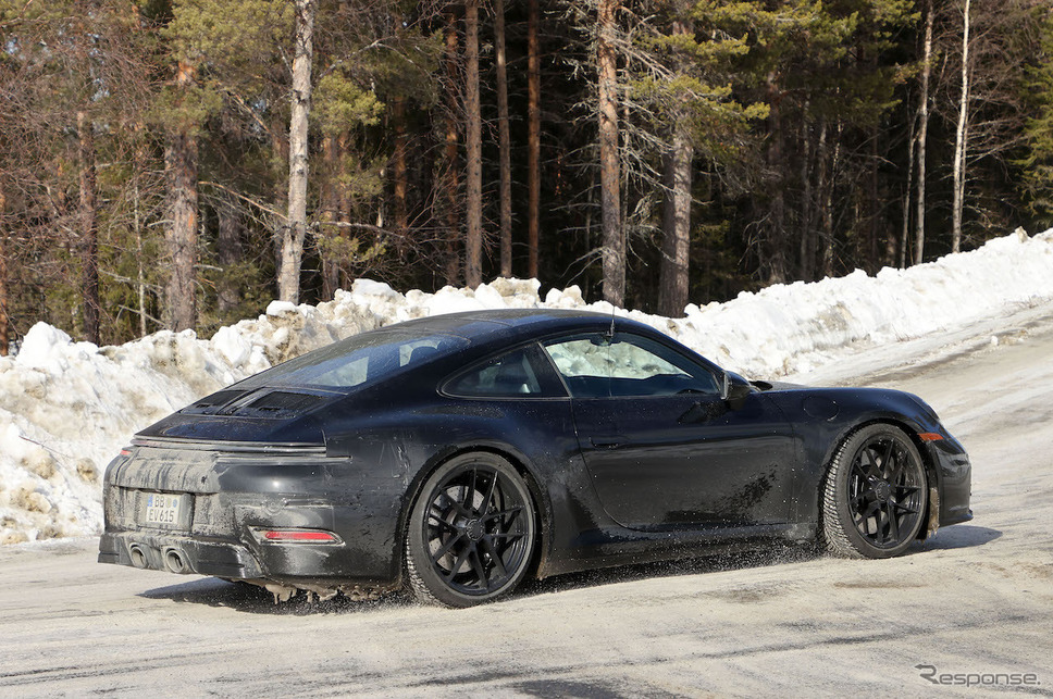 ポルシェ 911 GTS 改良新型プロトタイプ(スクープ写真)《APOLLO NEWS SERVICE》