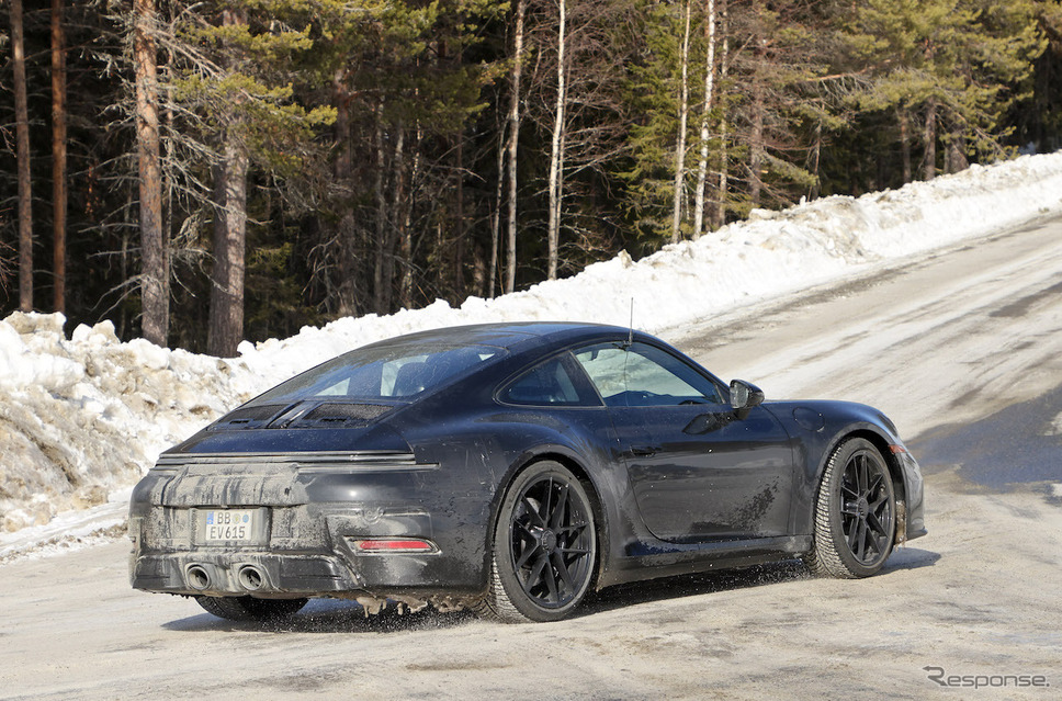 ポルシェ 911 GTS 改良新型プロトタイプ(スクープ写真)《APOLLO NEWS SERVICE》