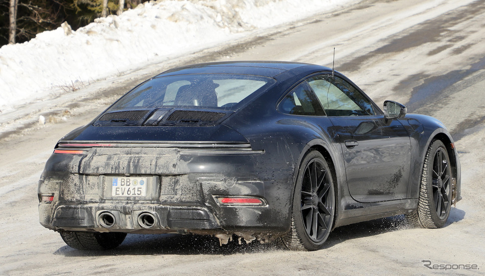 ポルシェ 911 GTS 改良新型プロトタイプ(スクープ写真)《APOLLO NEWS SERVICE》