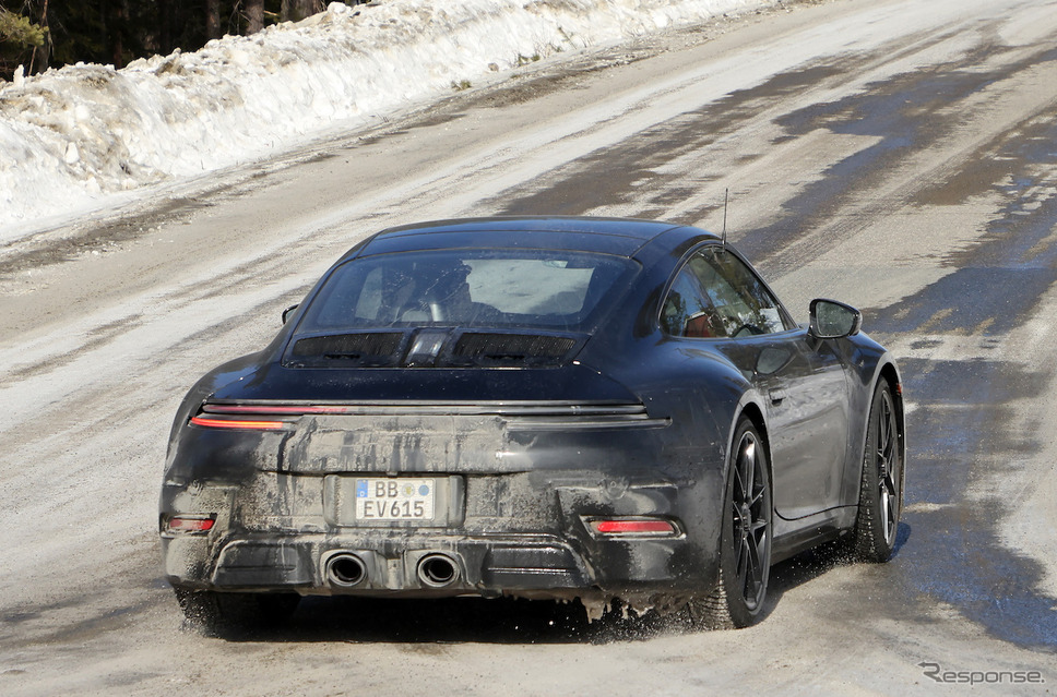 ポルシェ 911 GTS 改良新型プロトタイプ(スクープ写真)《APOLLO NEWS SERVICE》