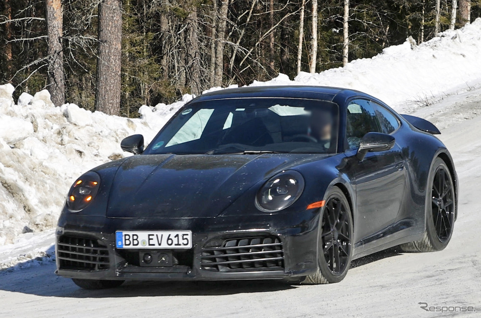 ポルシェ 911 GTS 改良新型プロトタイプ(スクープ写真)《APOLLO NEWS SERVICE》