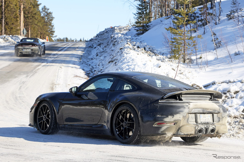 ポルシェ 911 GTS 改良新型プロトタイプ(スクープ写真)《APOLLO NEWS SERVICE》