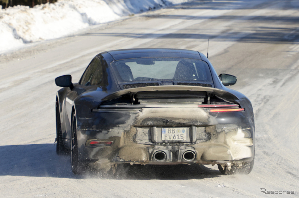 ポルシェ 911 GTS 改良新型プロトタイプ(スクープ写真)《APOLLO NEWS SERVICE》