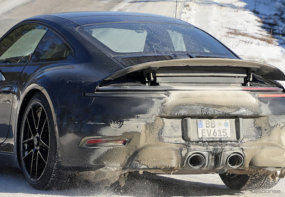 ポルシェ 911 GTS 改良新型プロトタイプ(スクープ写真)《APOLLO NEWS SERVICE》