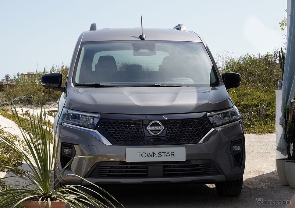 日産 タウンスター EV パッセンジャー《photo by Nissan》