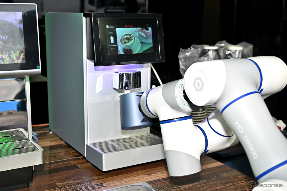 DOBOT CAFE《写真撮影 雪岡直樹》