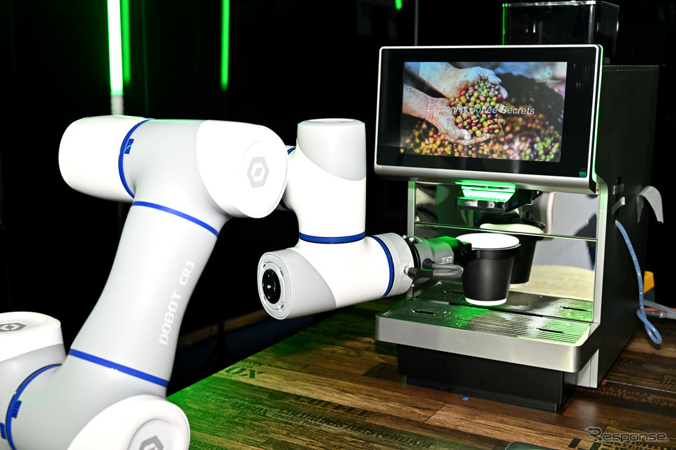 DOBOT CAFE《写真撮影 雪岡直樹》