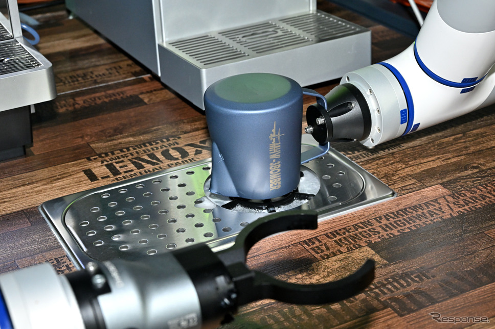 DOBOT CAFE《写真撮影 雪岡直樹》