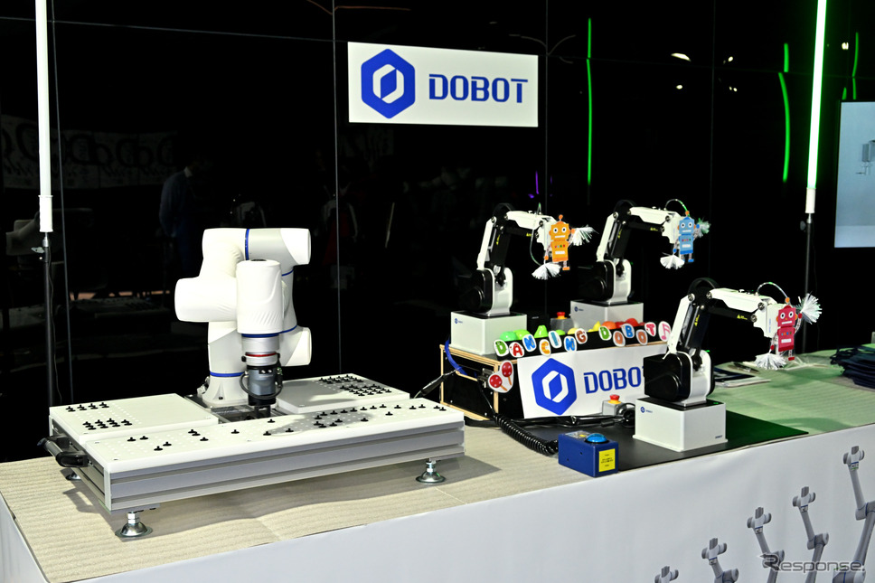 DOBOT CAFE《写真撮影 雪岡直樹》