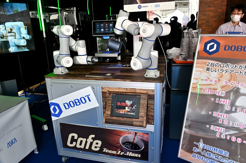 DOBOT CAFE《写真撮影 雪岡直樹》