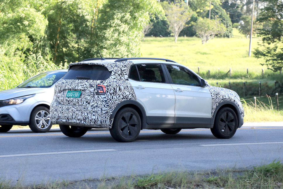 VW T-Cross 改良新型プロトタイプ(スクープ写真)《APOLLO NEWS SERVICE》