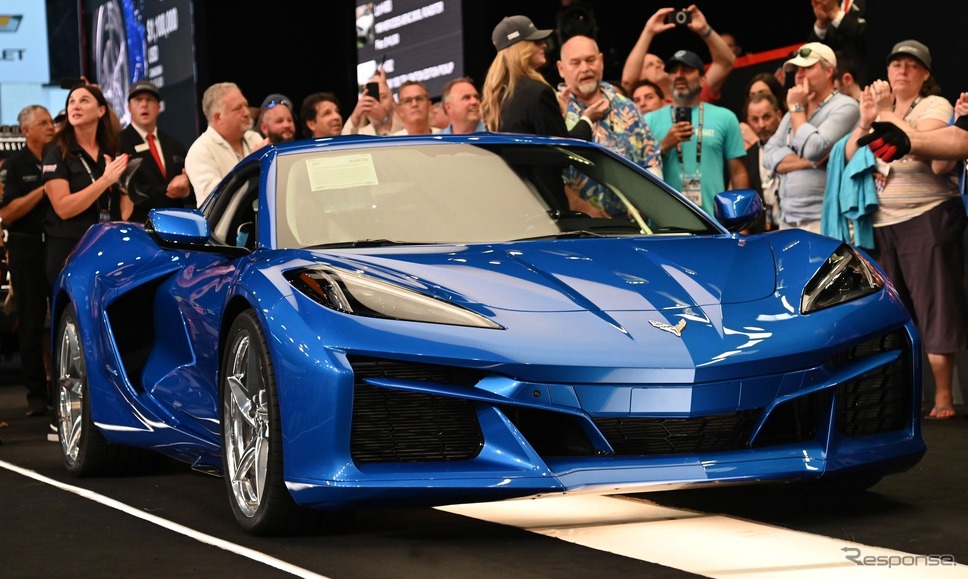 110万ドルで落札されたシボレー・コルベット E-RAY の量産第一号車《photo by Chevrolet》