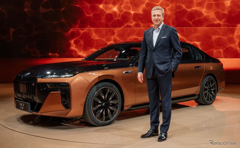 BMW i7 の「M70 xDrive」(上海モーターショー2023)《photo by BMW》