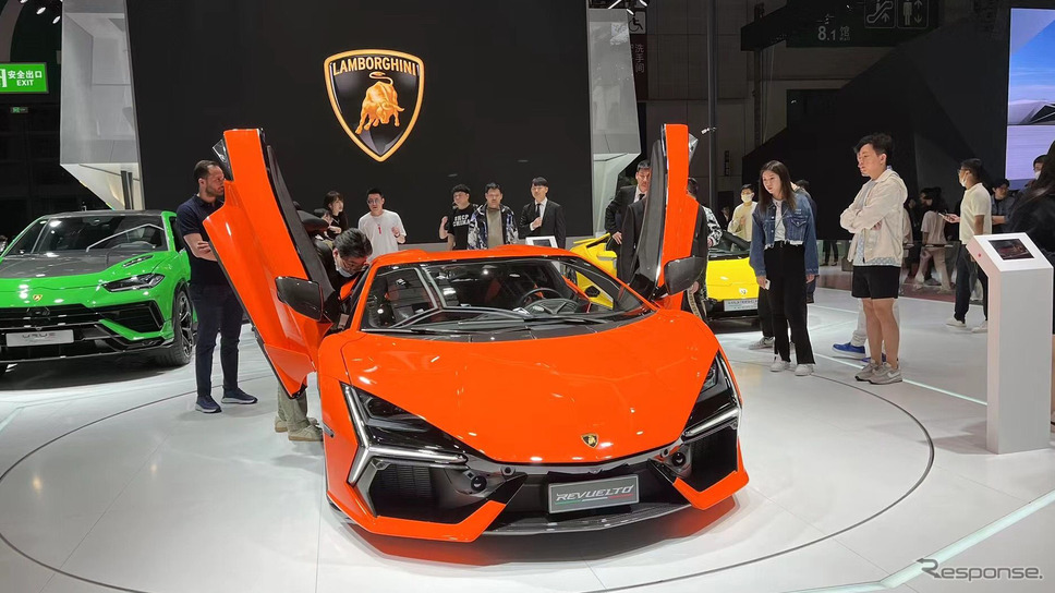 ランボルギーニ・レヴエルト(上海モーターショー2023)《Photo by VCG/VCG/ゲッティイメージズ》