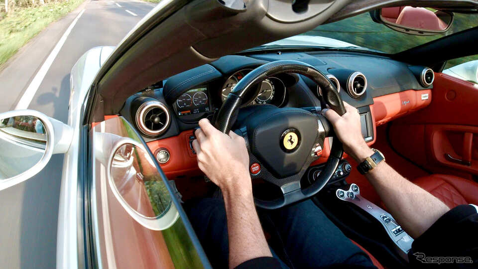 フェラーリ カリフォルニア《写真提供 エクセルホテル東急》