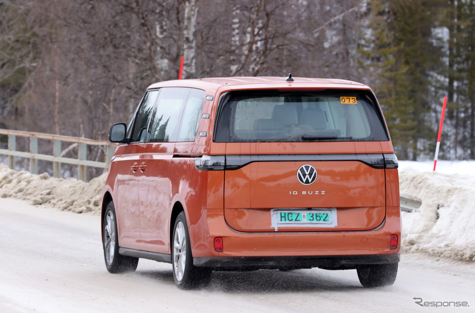 VW ID. Buzz ロングバージョン 市販型プロトタイプ(スクープ写真)《APOLLO NEWS SERVICE》