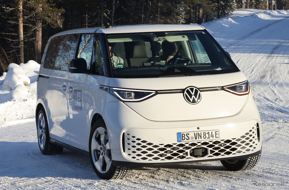 VW ID. Buzz ロングバージョン 市販型プロトタイプ(スクープ写真)《APOLLO NEWS SERVICE》