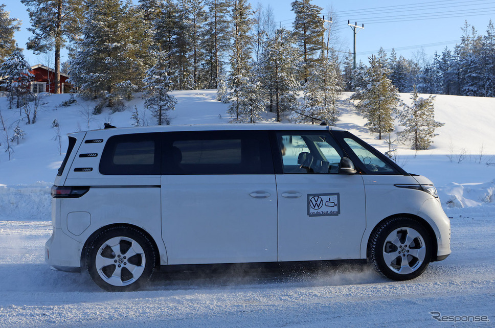 VW ID. Buzz ロングバージョン 市販型プロトタイプ(スクープ写真)《APOLLO NEWS SERVICE》