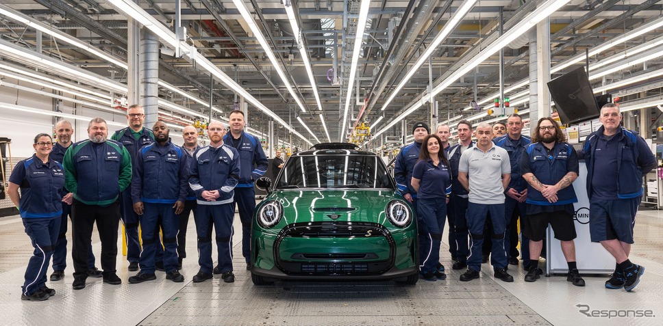 生産100万台目のMINI ハッチバック(3ドア)となった「クーパー SE」《photo by MINI》