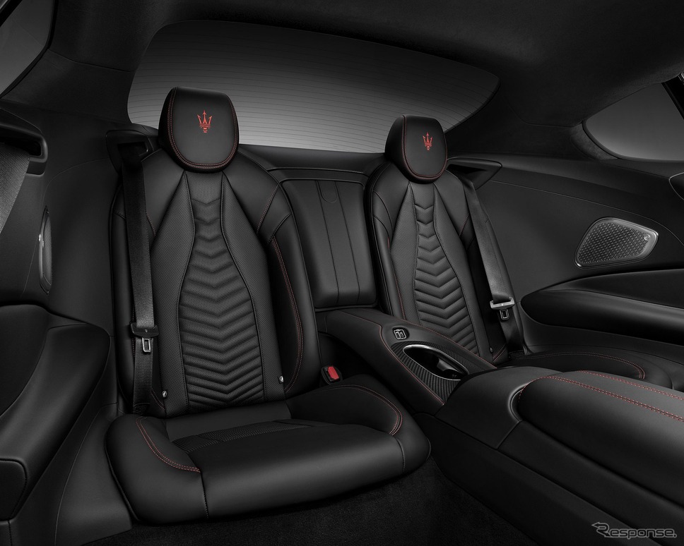 マセラティ・グラントゥーリズモ 新型の「トロフェオ」《photo by Maserati》