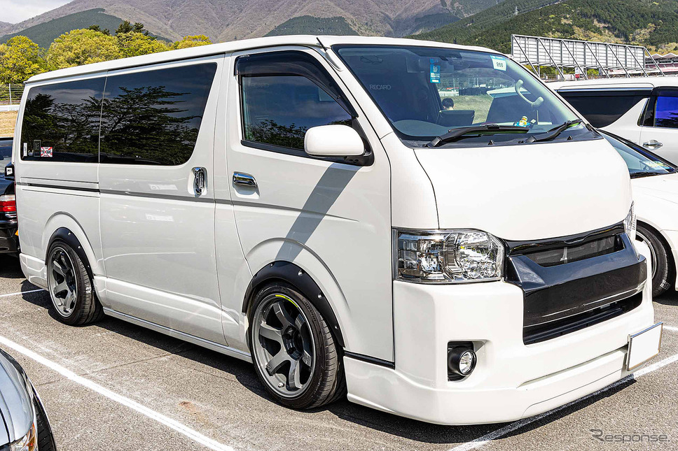 トヨタ ハイエース×レイズ グラムライツ 57DR-X《写真撮影 宮越孝政》