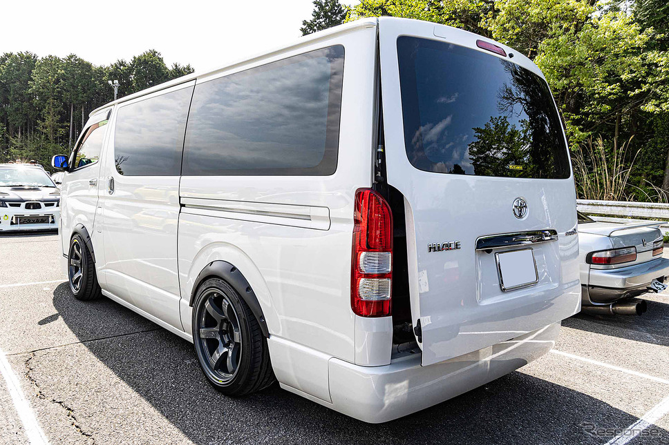 トヨタ ハイエース×レイズ グラムライツ 57DR-X《写真撮影 宮越孝政》