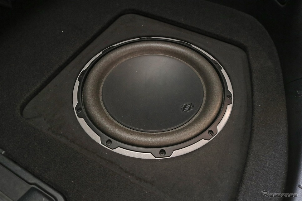 元々は1発で組んでいたオーナーだったが、低音がもの足りなくなって2発化を実施。今では満足の音圧を稼ぎ出している。