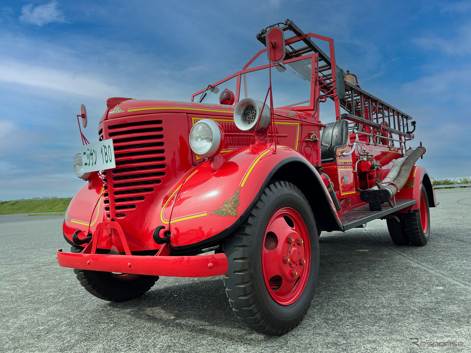 ニッサン180型消防ポンプ自動車《写真提供 日産自動車》