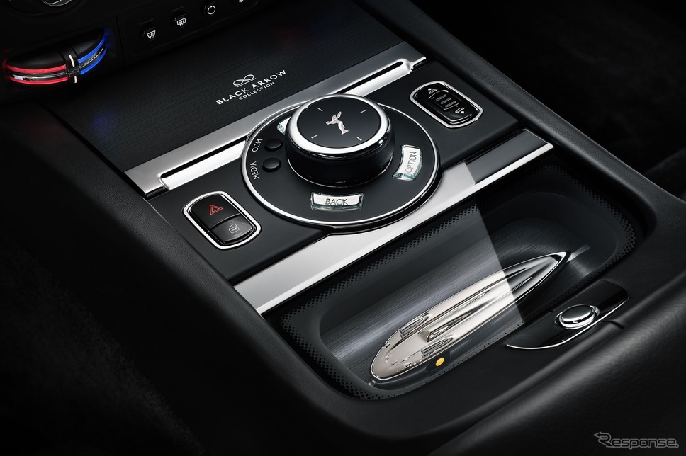ロールスロイス「ブラック・バッジ・レイス・ブラック・アロー・コレクション」《photo by Rolls-Royce》