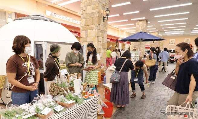 地元農家による東郷町マルシェ《写真提供:ホワイトハウス》