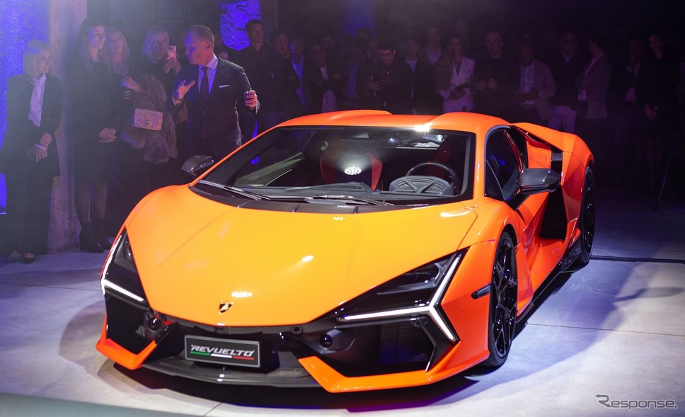 ランボルギーニ・レヴエルト(ミラノデザインウィーク2023)《photo by Lamborghini》