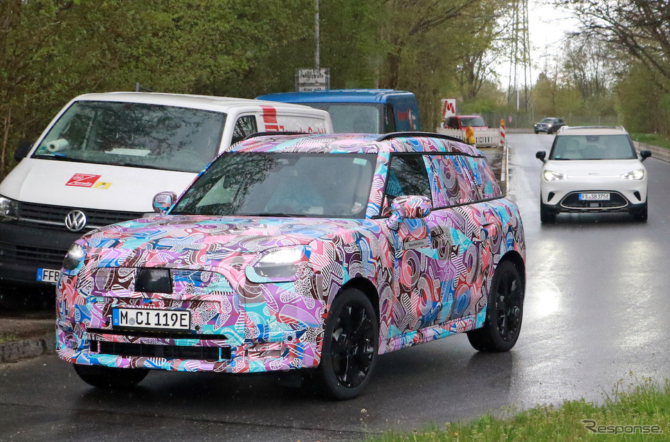 MINI クロスオーバーEV 次期型プロトタイプ（スクープ写真）《APOLLO NEWS SERVICE》
