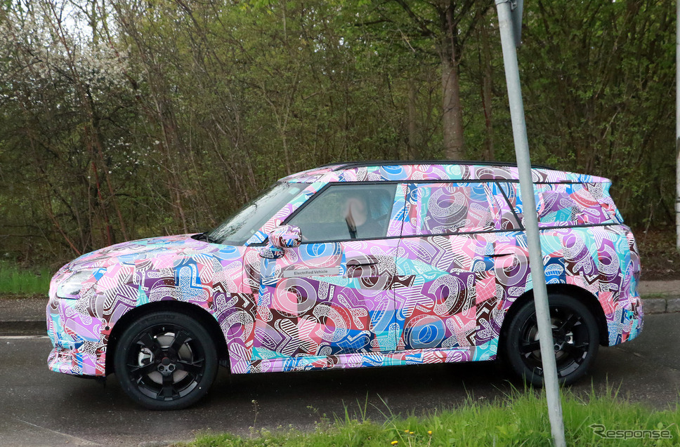 MINI クロスオーバーEV 次期型プロトタイプ（スクープ写真）《APOLLO NEWS SERVICE》